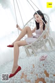 Modello Qiqi "Red Bowknot Flat Shoes" [异 思 趣向 IESS]