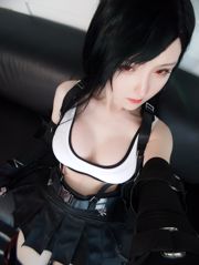 [Net Red Model Coser] Yi Xiao Yang Ze „Oficjalna sukienka Tifa”