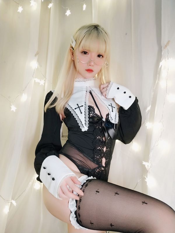 Stars of the Stars "Paquete de monjas de la luz sagrada" [COSPLAY de bienestar]